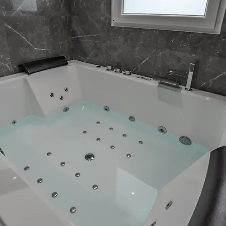 Suite Avec Jacuzzi & Terrasse Savigny-le-Temple Exterior photo
