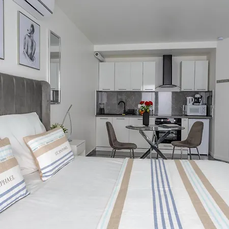 Suite Avec Jacuzzi & Terrasse Savigny-le-Temple Exterior photo