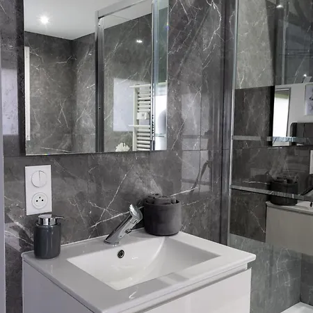 Suite Avec Jacuzzi & Terrasse Savigny-le-Temple Exterior photo