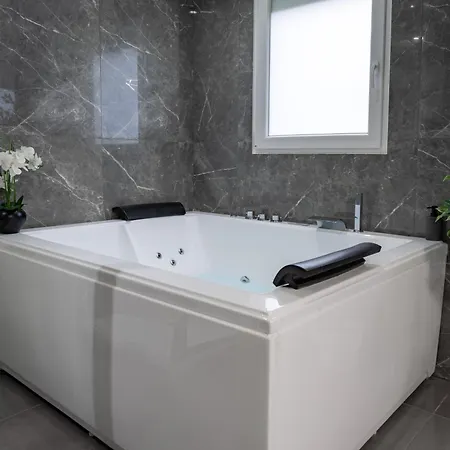 Suite Avec Jacuzzi & Terrasse Savigny-le-Temple Exterior photo